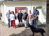 Die Steinheimer Sozialdemokraten vor dem Wiegehäuschen am Jürgen-Sticher-Platz.